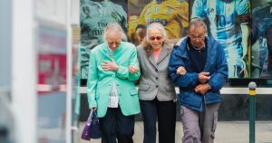 Bedragare fortsätter lura äldre